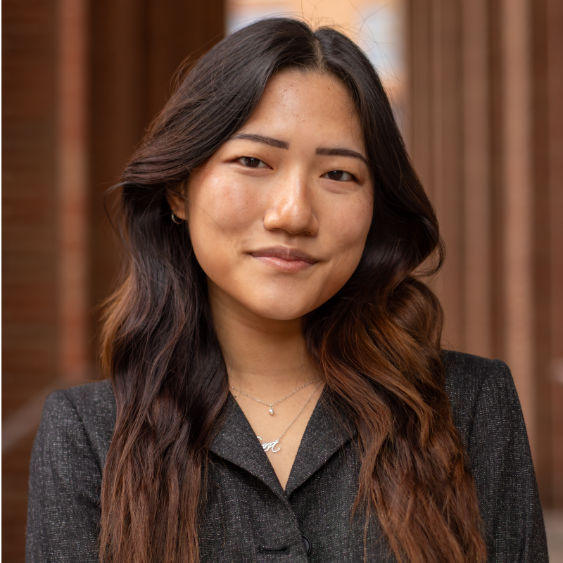 Laura Zhang Headshot